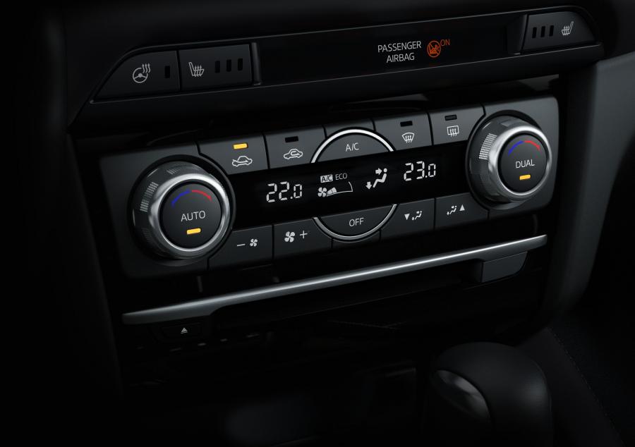 Детали интерьера Mazda6 Wagon 2015 года  (фото 27 из 77)
